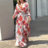 Maxikleid mit tiefem V-Ausschnitt und Gürtel