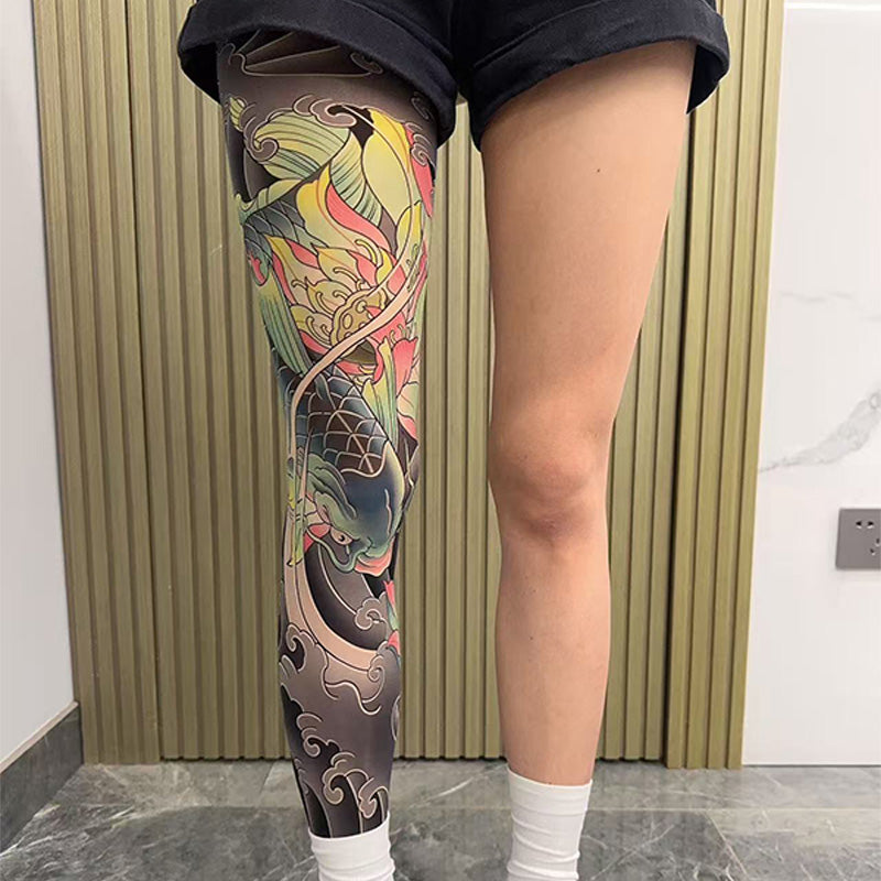 Dehnbarer Beinärmel mit Tattoo-Print