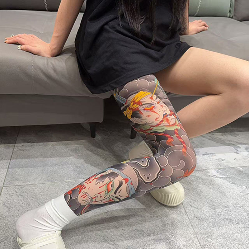 Dehnbarer Beinärmel mit Tattoo-Print